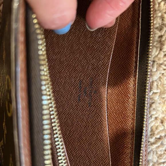 Louis Vuitton full sized, zip around wallet - Picture 6 of 6